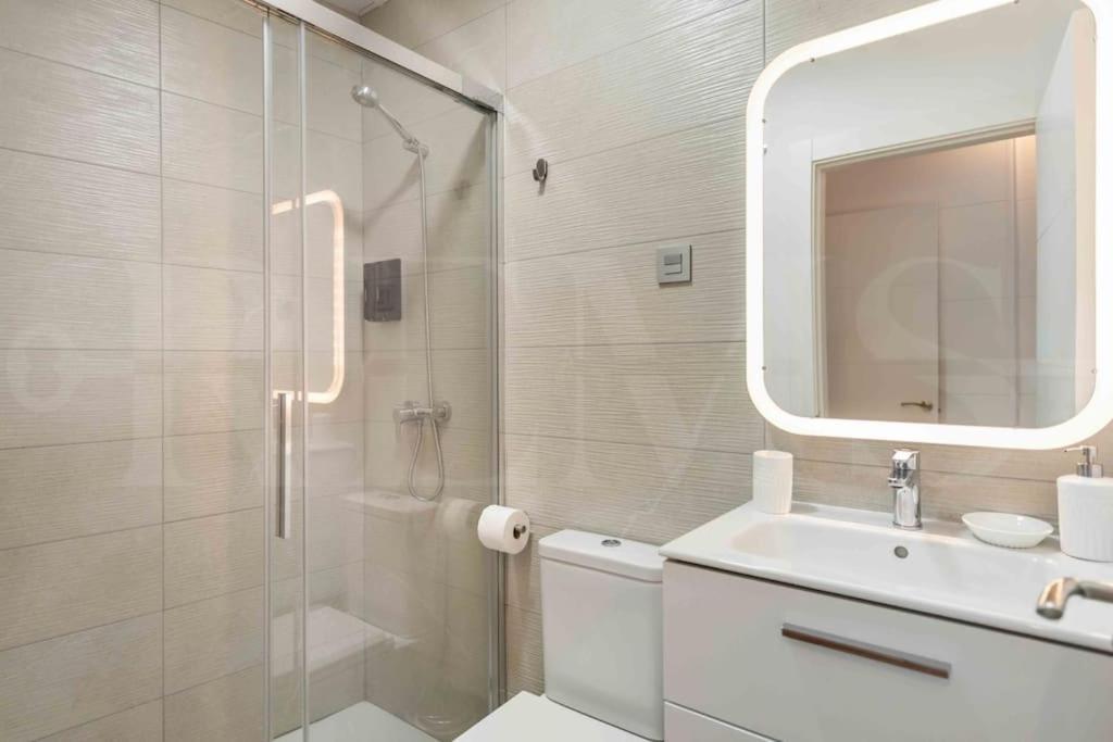 Fresh & Stylish Apartment With Parking By Rems Málaga Dış mekan fotoğraf
