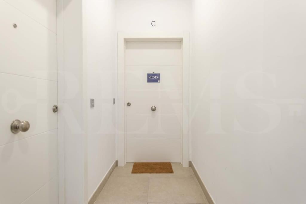 Fresh & Stylish Apartment With Parking By Rems Málaga Dış mekan fotoğraf