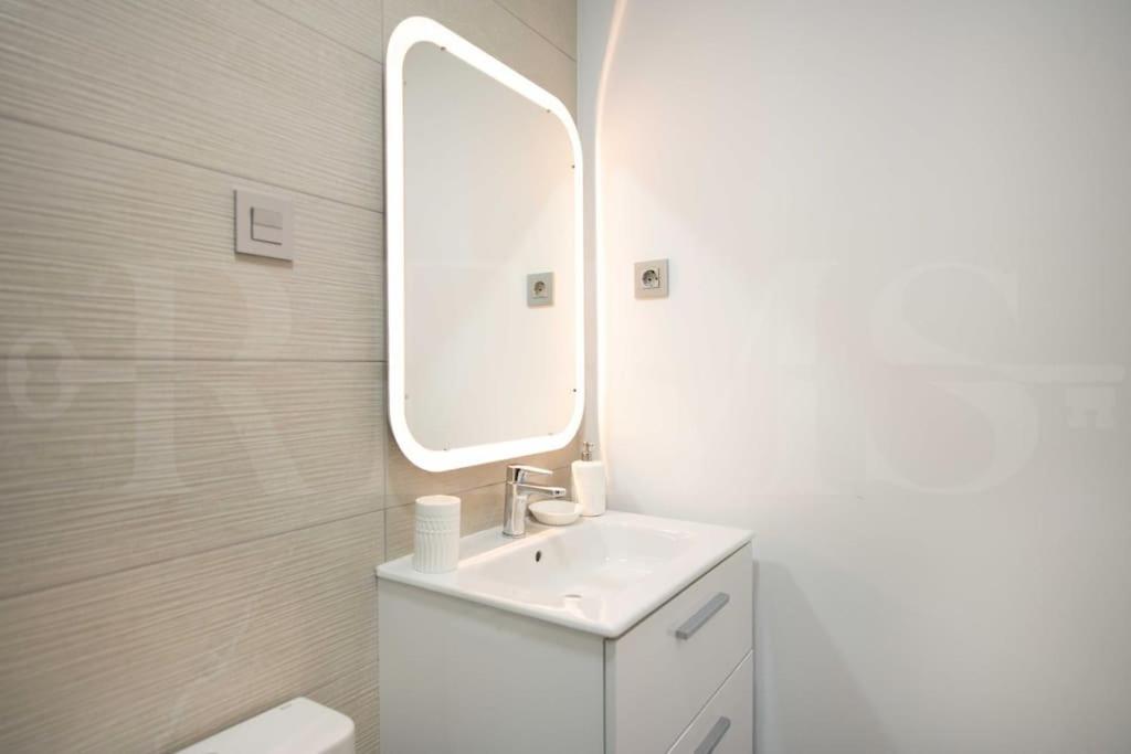 Fresh & Stylish Apartment With Parking By Rems Málaga Dış mekan fotoğraf