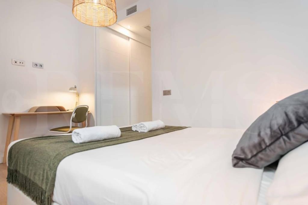 Fresh & Stylish Apartment With Parking By Rems Málaga Dış mekan fotoğraf