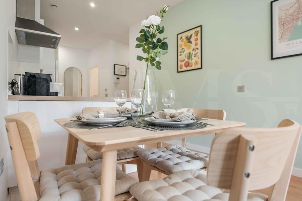 Fresh & Stylish Apartment With Parking By Rems Málaga Dış mekan fotoğraf