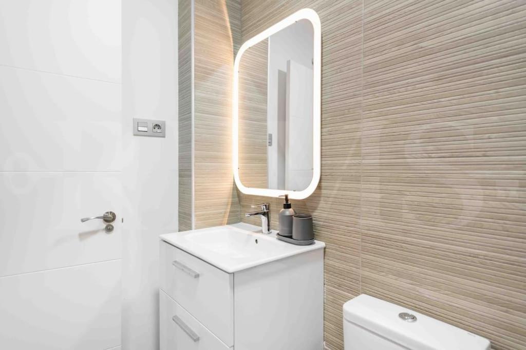 Fresh & Stylish Apartment With Parking By Rems Málaga Dış mekan fotoğraf