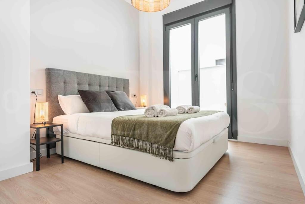Fresh & Stylish Apartment With Parking By Rems Málaga Dış mekan fotoğraf